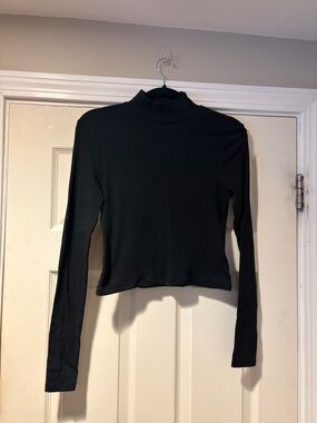 American Eagle Outfitters Ribbed Long-Sleeve Mock Neck cropped Top in Black M